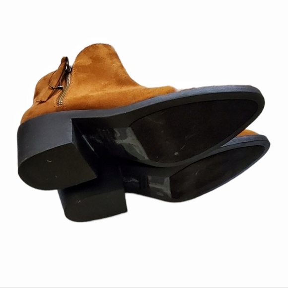 Forever 21 Beautiful Carmel Brown Suede booties. Mild point toe. - Picture 6 of 6
